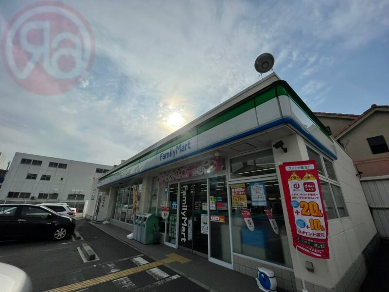 物件内観写真15　(ファミリーマート 菱江1丁目店 334m)