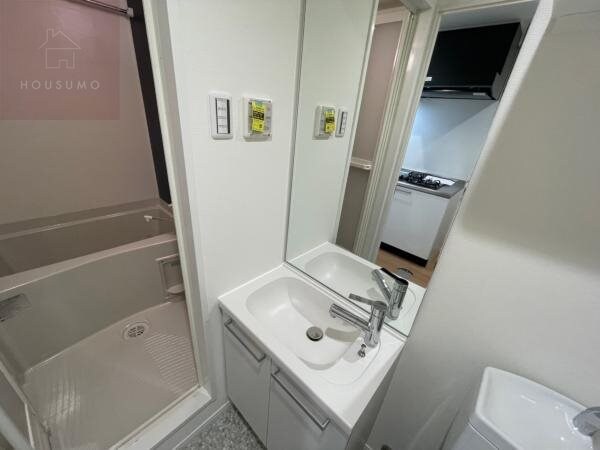 物件内観写真20　(独立洗面台あり、毎朝おしゃれに忙しい女性の方におすすめです)