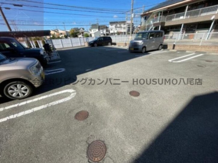 物件外観写真2　(カースペースがあります)