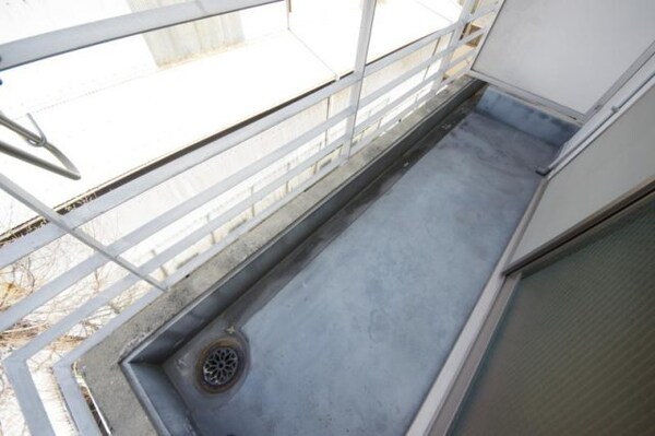 バルコニー(暖かな日差しのふりそそぐバルコニー)