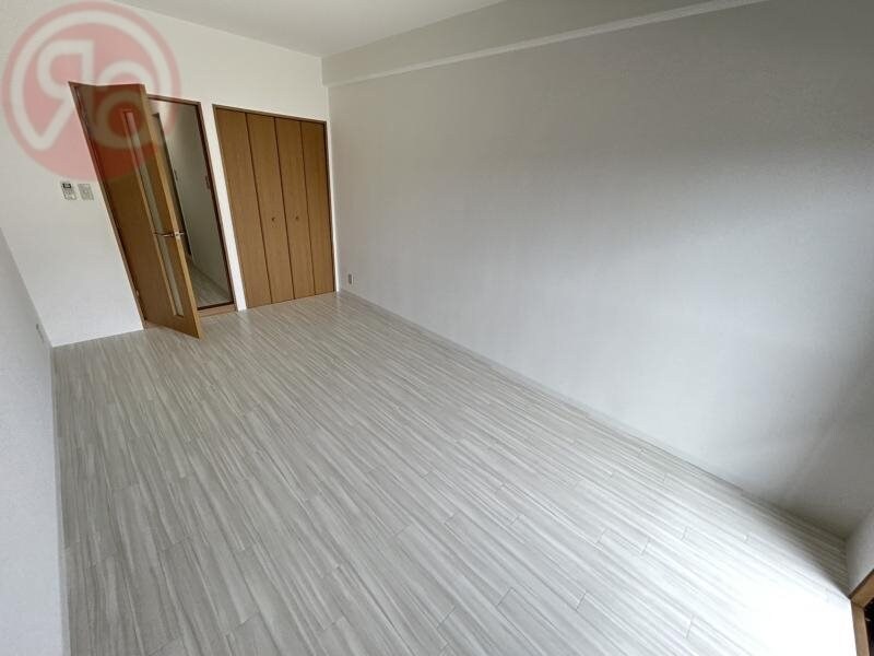 物件内観写真16　(ゆったりした洋室です)