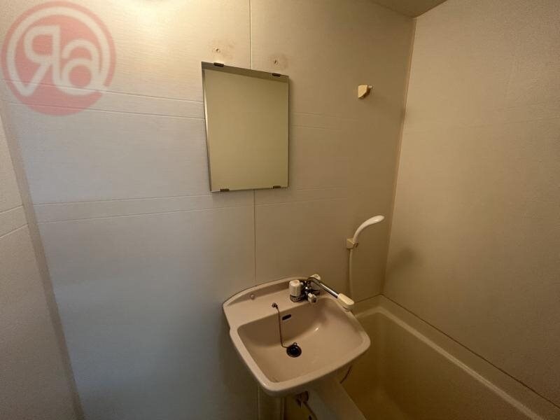 物件内観写真19　(明るい洗面所です)