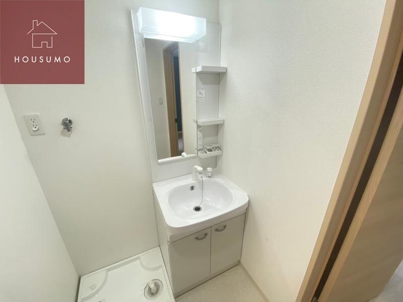 物件内観写真19　(朝の支度にも助かる、独立の洗髪洗面化粧台)