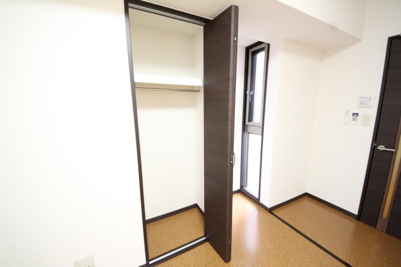 物件内観写真14　(たっぷりとした収納スペースです)