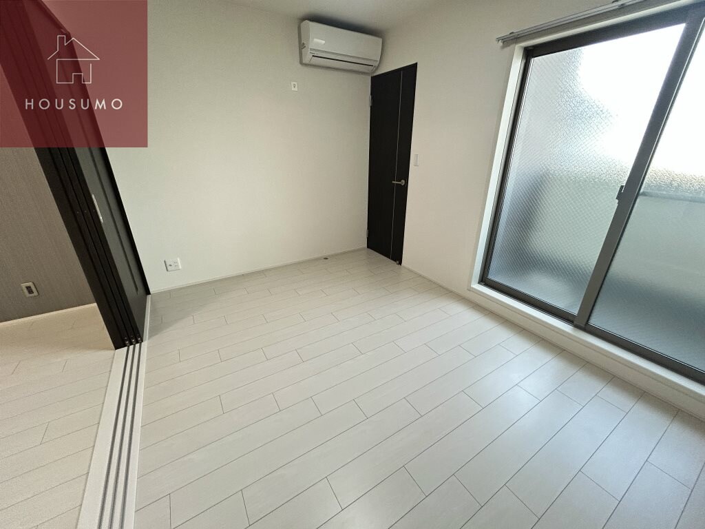 物件内観写真25　(明るい洋室です)