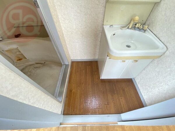 洗面・脱衣所(忙しい朝には欠かせない洗面所です)