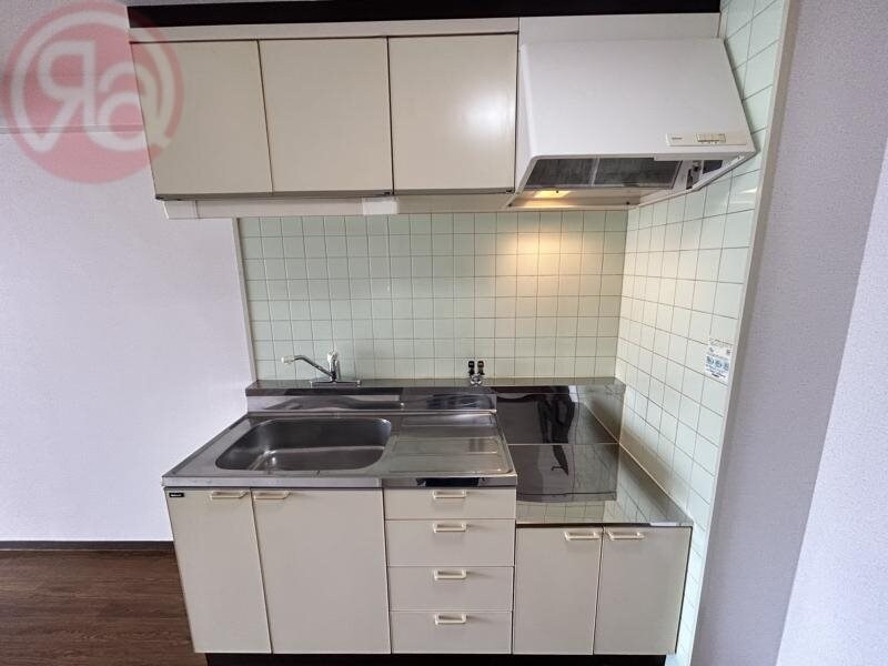 物件内観写真5　(コンパクトなキッチンで掃除もラクラク)