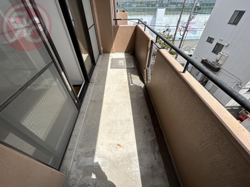 物件内観写真12　(広々としたバルコニーです)