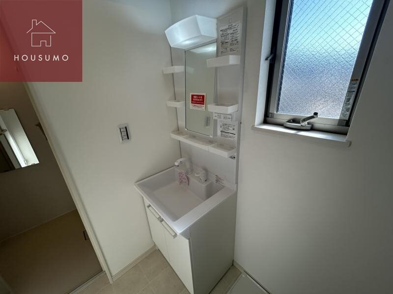 物件内観写真28　(広い洗面スペース)