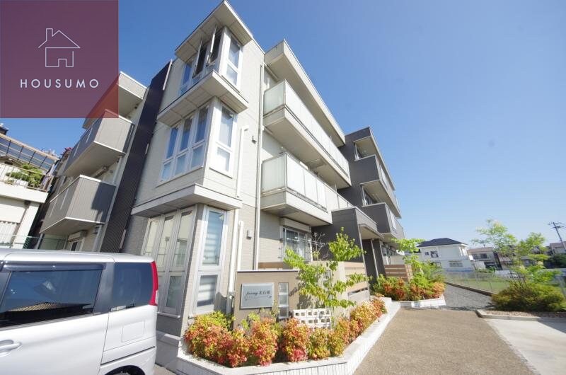 物件外観写真1　(外観は落ち着いています)