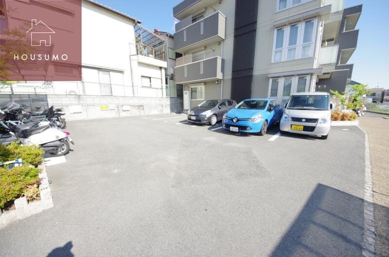 物件外観写真3　(駐車場です)