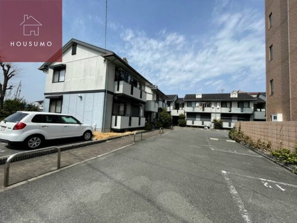 駐車場(駐車場があるので、車を買う予定の方も安心です)