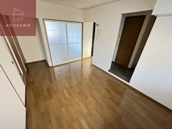 居室(おしゃれな居間です)