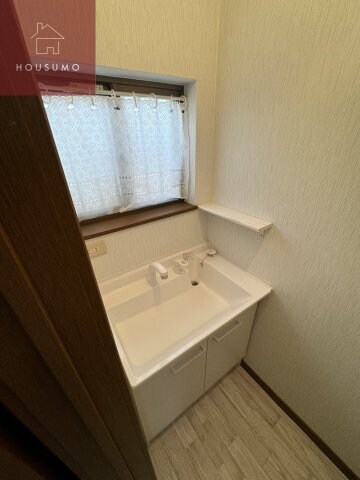 物件内観写真12　(コンパクトで使いやすい洗面所)