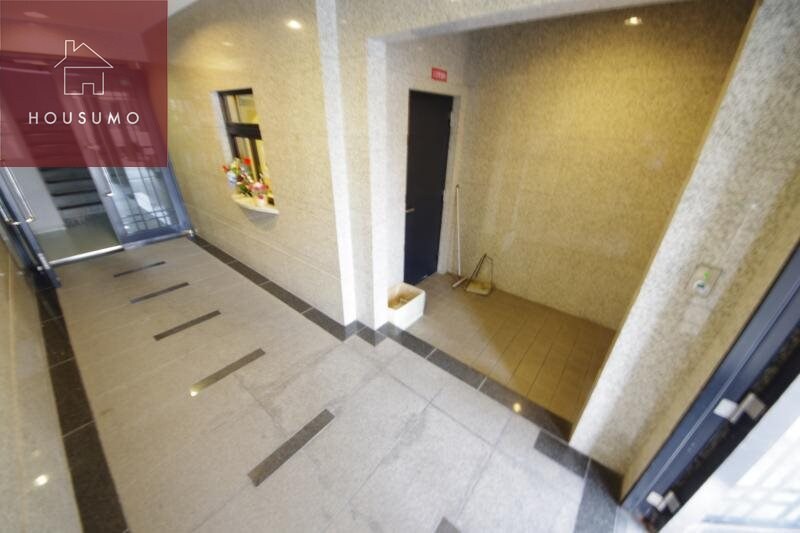 物件外観写真3　(落ち着いたロビーです)