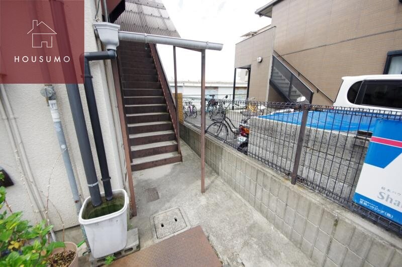 物件外観写真2　(建物の内部です)