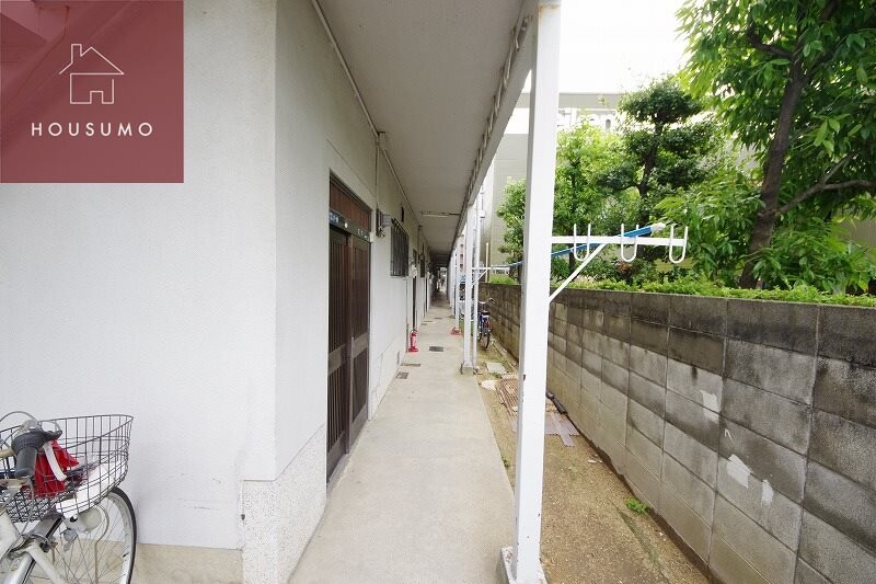 物件外観写真3　(落ち着いたロビーです)