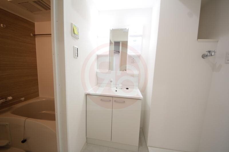 物件内観写真19　(朝の支度にも助かる、独立の洗髪洗面化粧台)