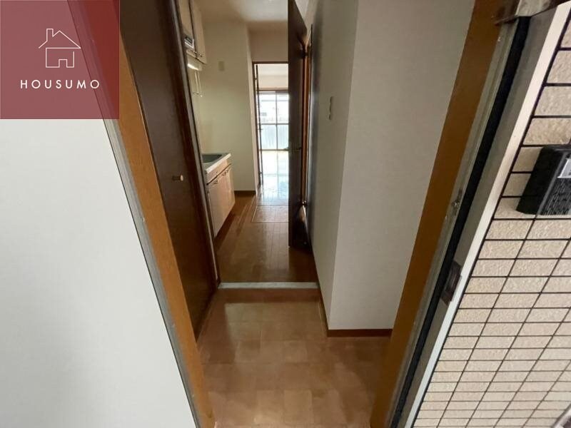 物件内観写真10　(ゆったりとした玄関です)