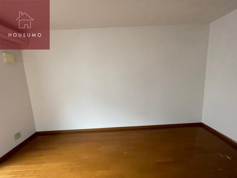 物件内観写真26　(こちらの居間で趣味の時間をお楽しみください)