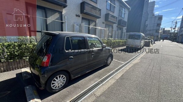 駐車場(駐車場に車を止められます)