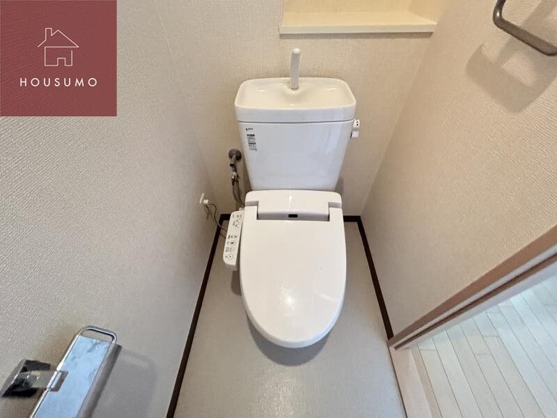 物件内観写真7　(落ち着いた色調のトイレです)