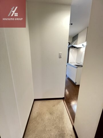 物件内観写真8　(明るい玄関です)