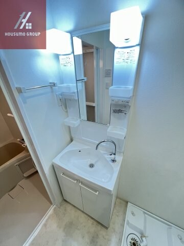 物件内観写真16　(独立洗面化粧台が付いています)