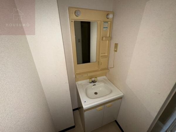独立洗面台(独立洗面台、朝の身支度には欠かせません)
