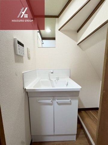 物件内観写真15　(独立洗面化粧台付き)