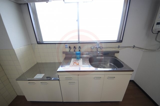 物件内観写真17　(落ち着いた色調の寝室です)