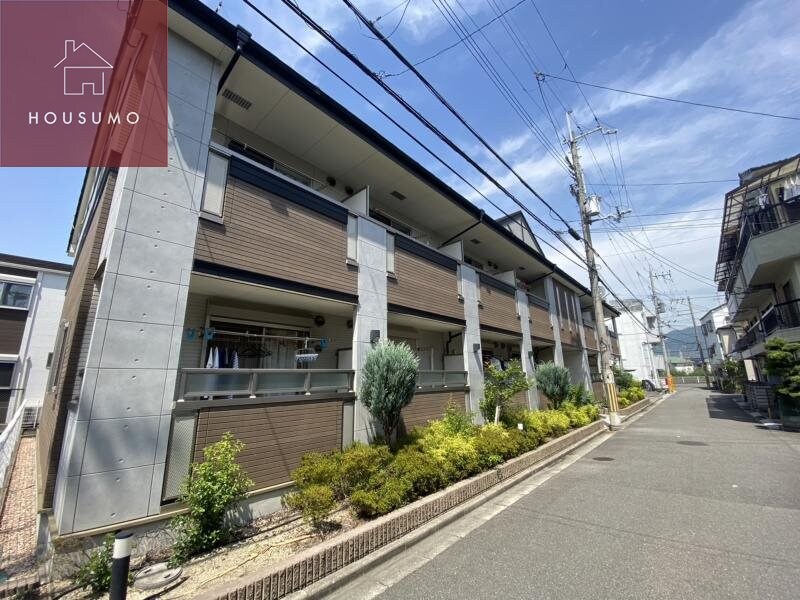 物件外観写真1　(落ち着いた雰囲気の外観です)