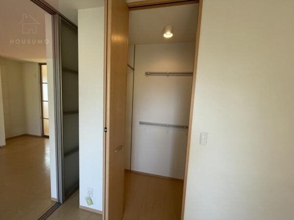 収納(小物を収納するのに便利です)
