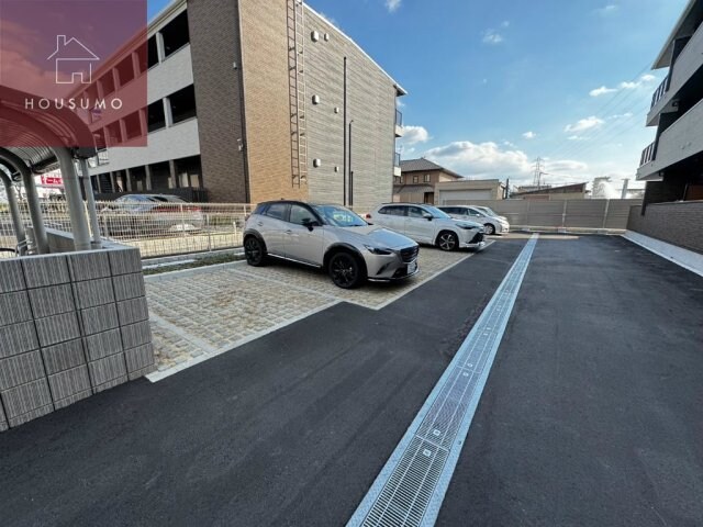 物件外観写真2　(駐車場があります)