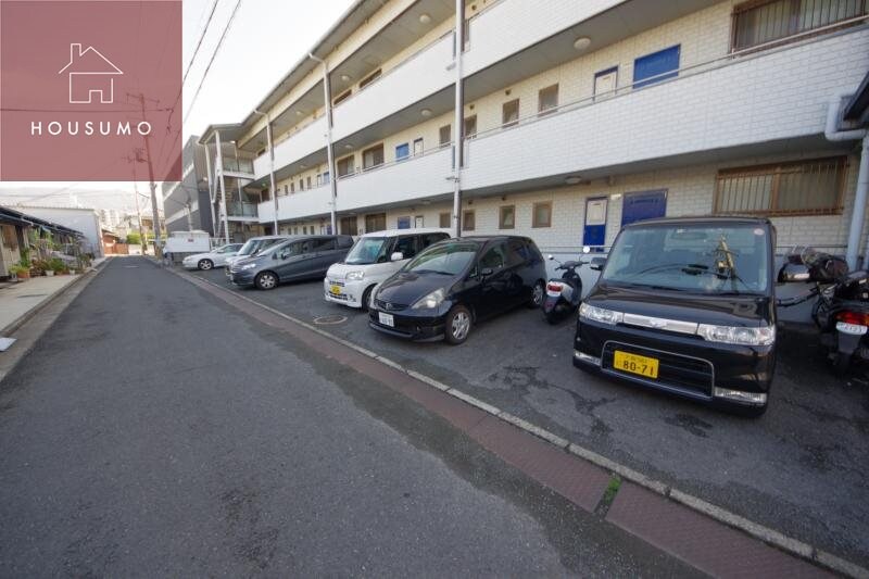 物件外観写真3　(駐車場があります)