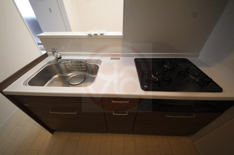 物件内観写真8　(コンパクトなキッチンで掃除もラクラク)