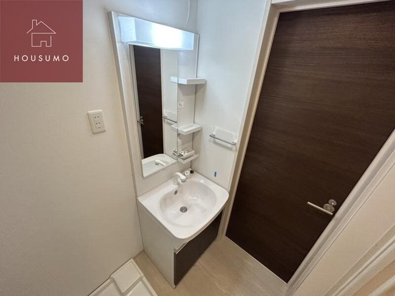 物件内観写真19　(朝の支度にも助かる、独立の洗髪洗面化粧台)