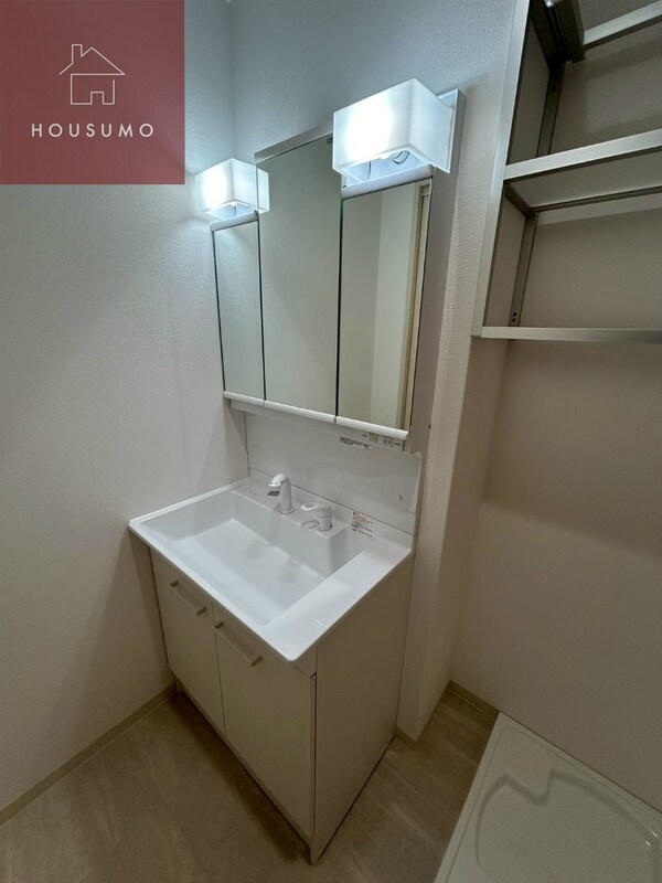 独立洗面台(独立洗面台あり、毎朝おしゃれに忙しい女性の方におすすめです)
