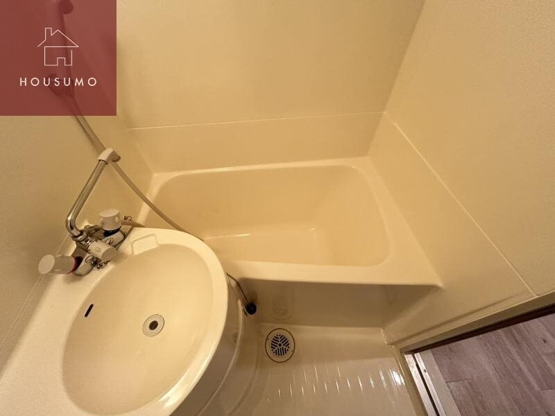 物件内観写真8　(日々の疲れを癒すお風呂付です)