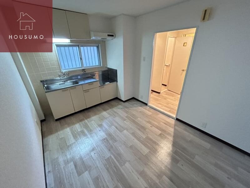 物件内観写真22　(こちらのリビングで趣味の時間をお楽しみください)