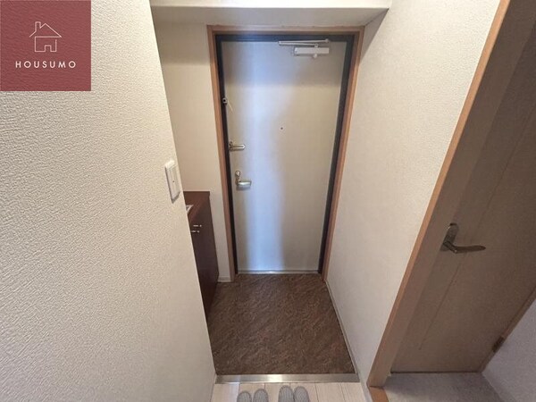 玄関(同施工会社・同型モデルの室内です。（参考写真・イメージ写真）)