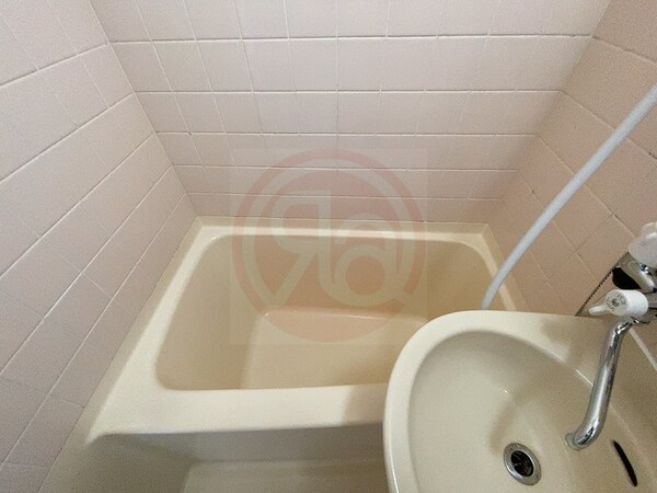 浴室(コンパクトで使いやすいトイレです)