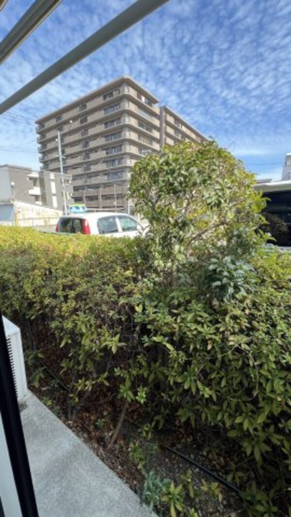 バルコニー(外からの目が気にならないバルコニーで洗濯物が干せます)