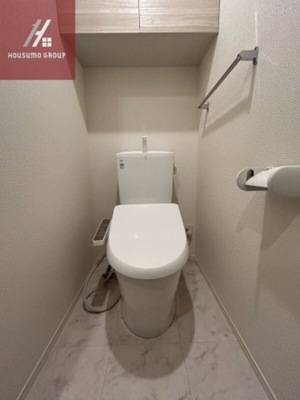 トイレ(落ち着いた色調のトイレです)
