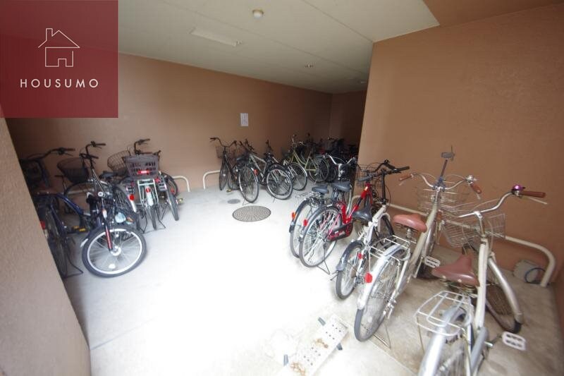 物件外観写真3　(駐車場完備です)