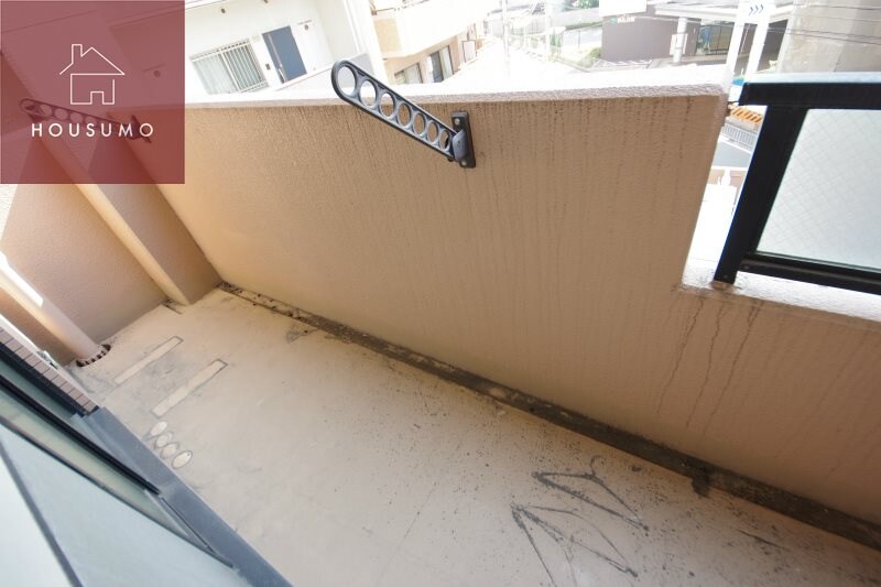 物件内観写真13　(暖かな日差しのふりそそぐバルコニー)