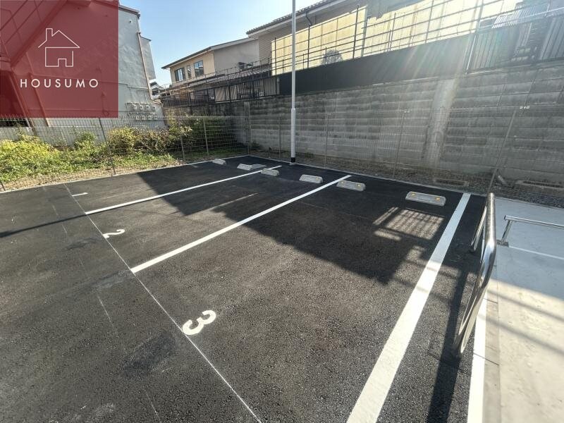 物件外観写真2　(駐車場があります)