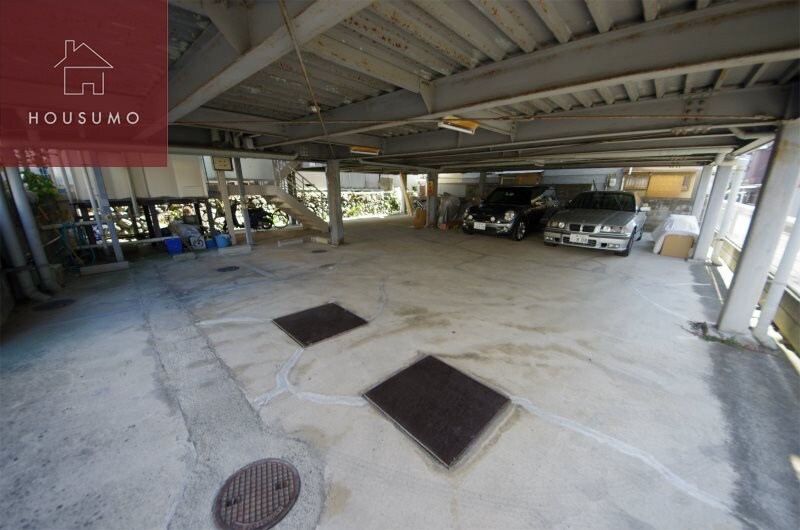 物件外観写真2　(駐車スペースもあります)