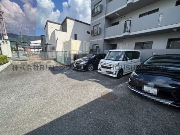駐車場(駐車場に車を止められます)