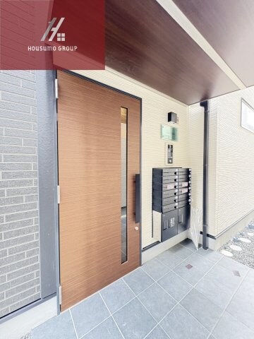 物件外観写真2　(エントランスです)